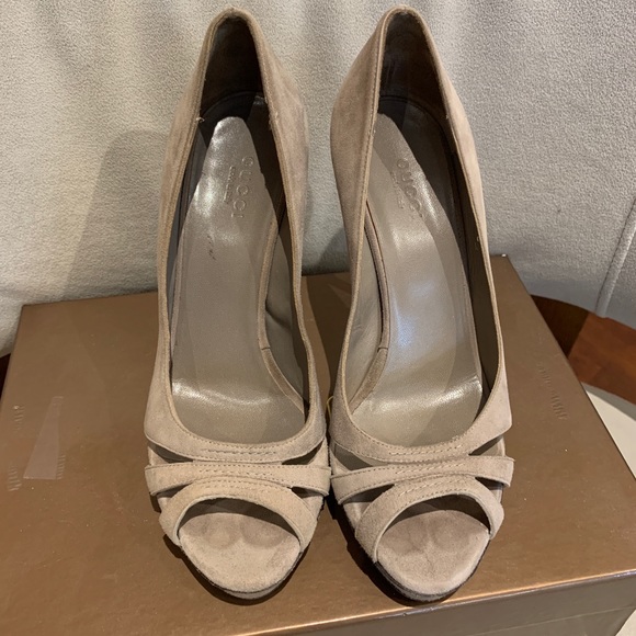 Authentic Gucci Suede Heel - Picture 4 of 10